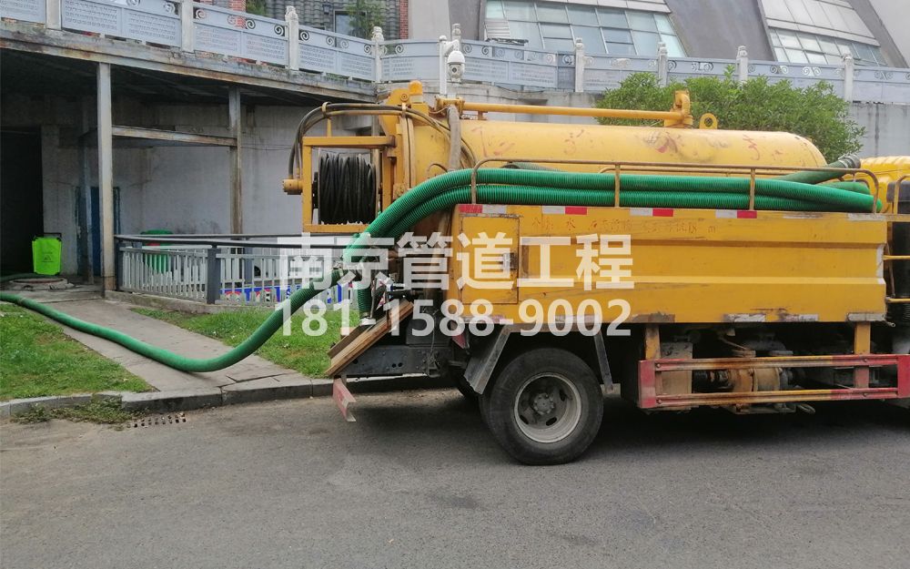 277长江路商场隔油池吸污